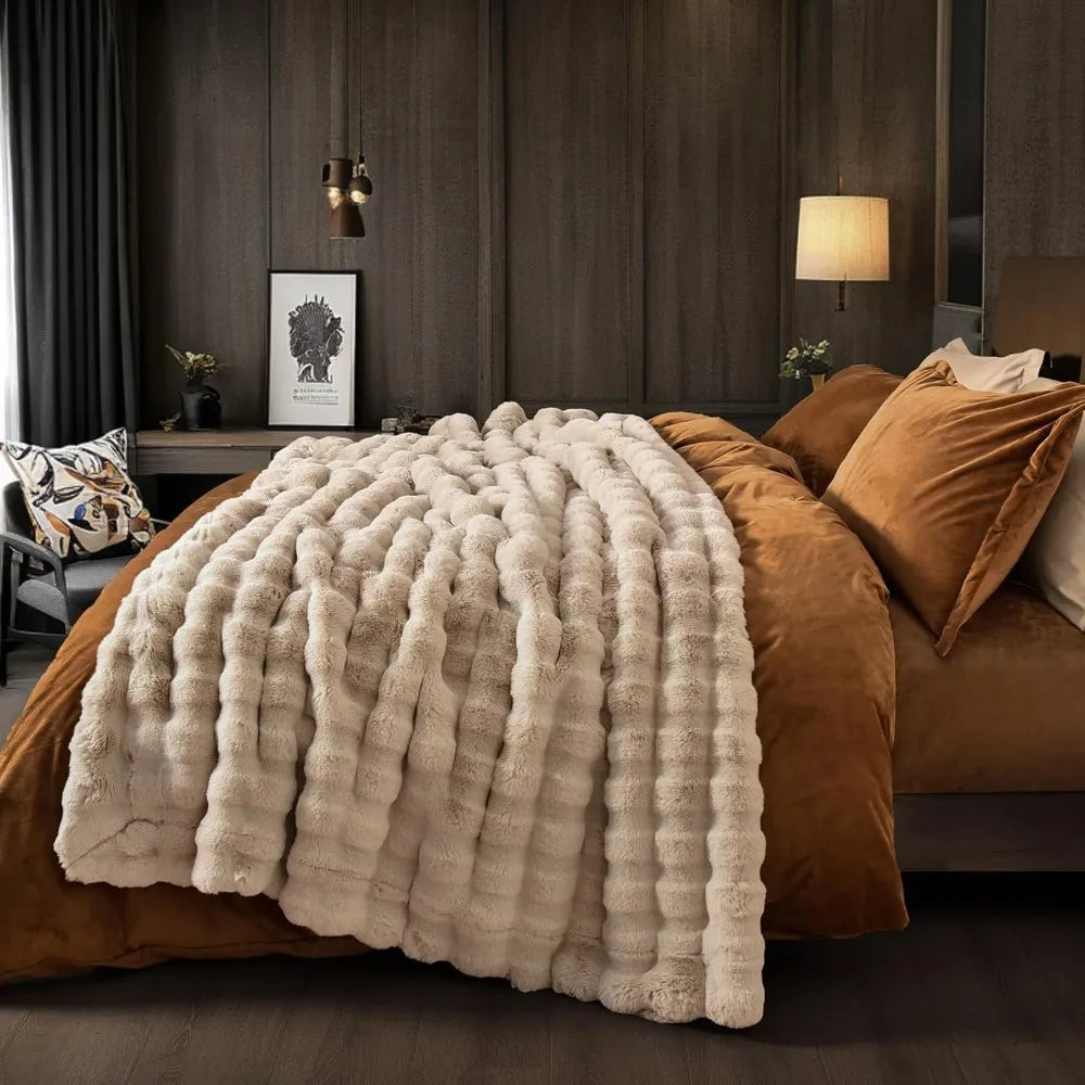 Luxury Faux Rabbit Fur Blanket Twin Size, Ultra Soft Fluffy Plush Cozy Warm Bubble Blanket for Bed