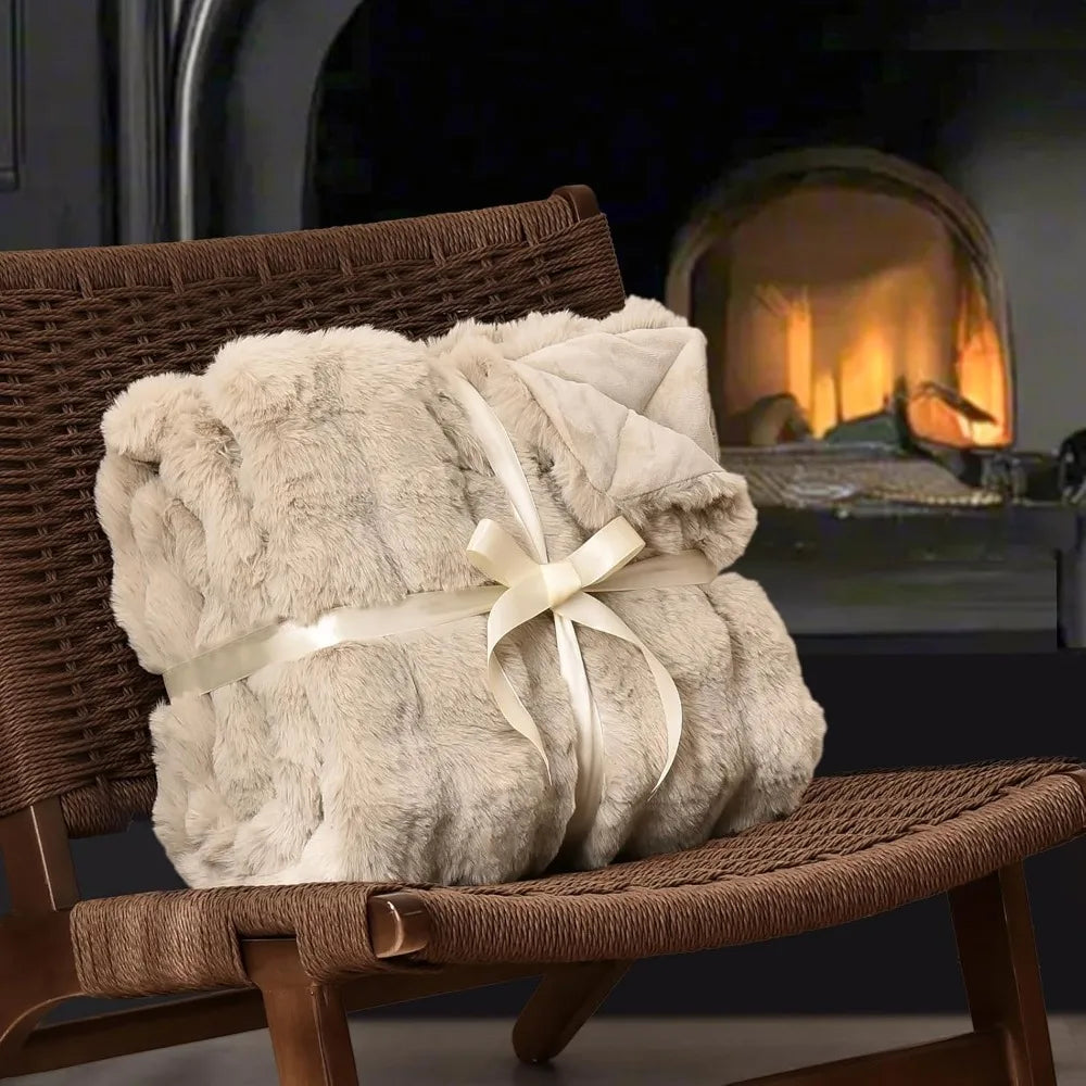 Luxury Faux Rabbit Fur Blanket Twin Size, Ultra Soft Fluffy Plush Cozy Warm Bubble Blanket for Bed