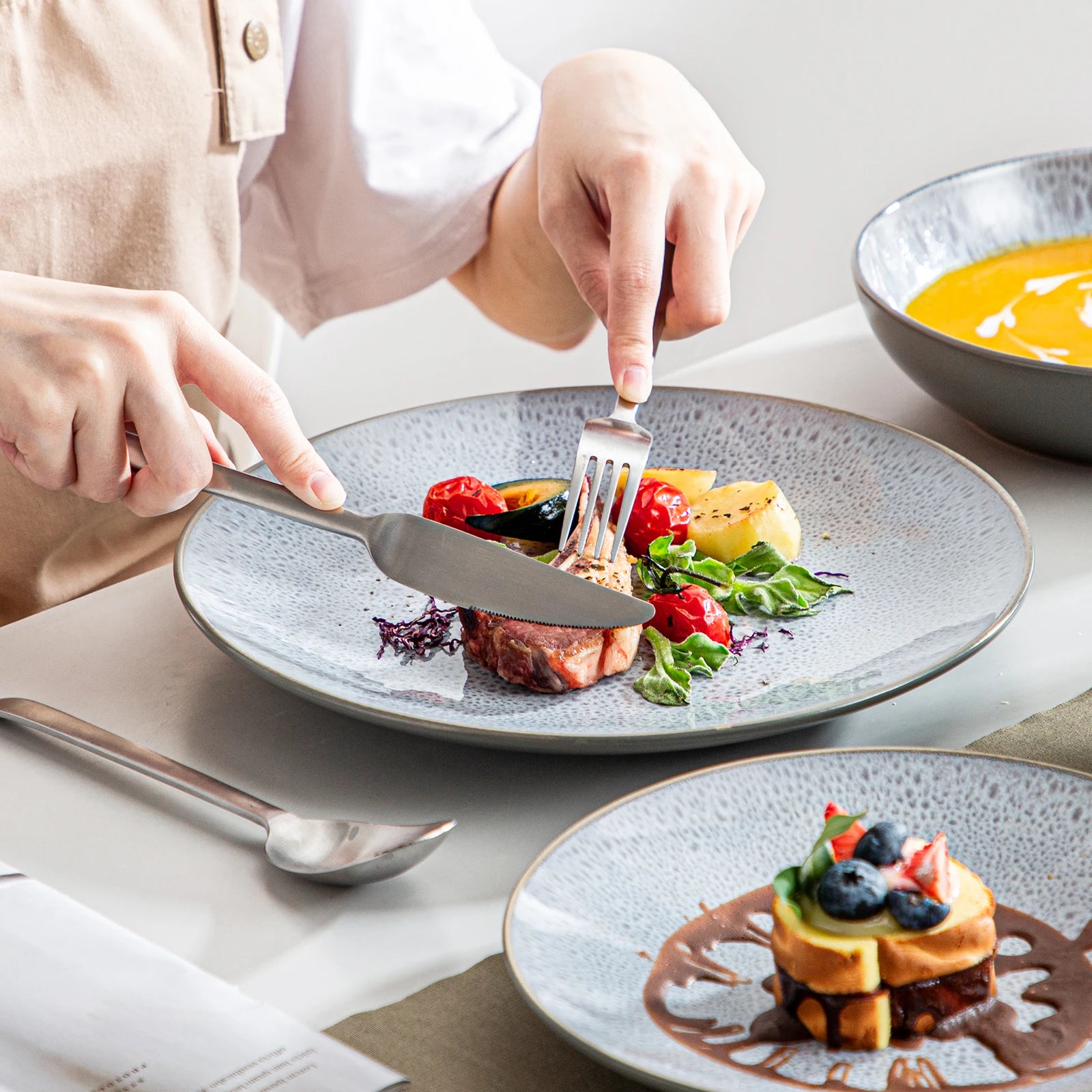 16/32/48 Piece Embossed Stoneware Tableware Set with Dinner/Dessert Plate/Soup Bowl/Mug Service for 4/8/12 Person