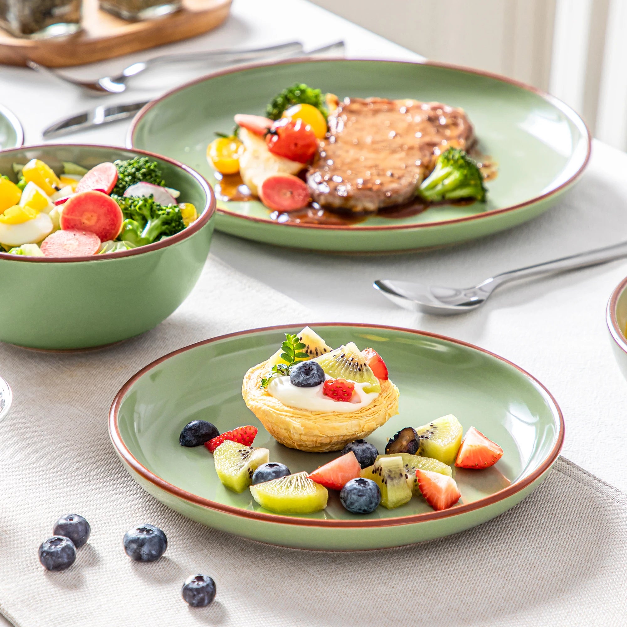 16/32 Piece Ceramic Glaze Tableware Set with Dinner/Dessert/Soup Plate/Bowl  For 4/8 Person 4 Color Optional