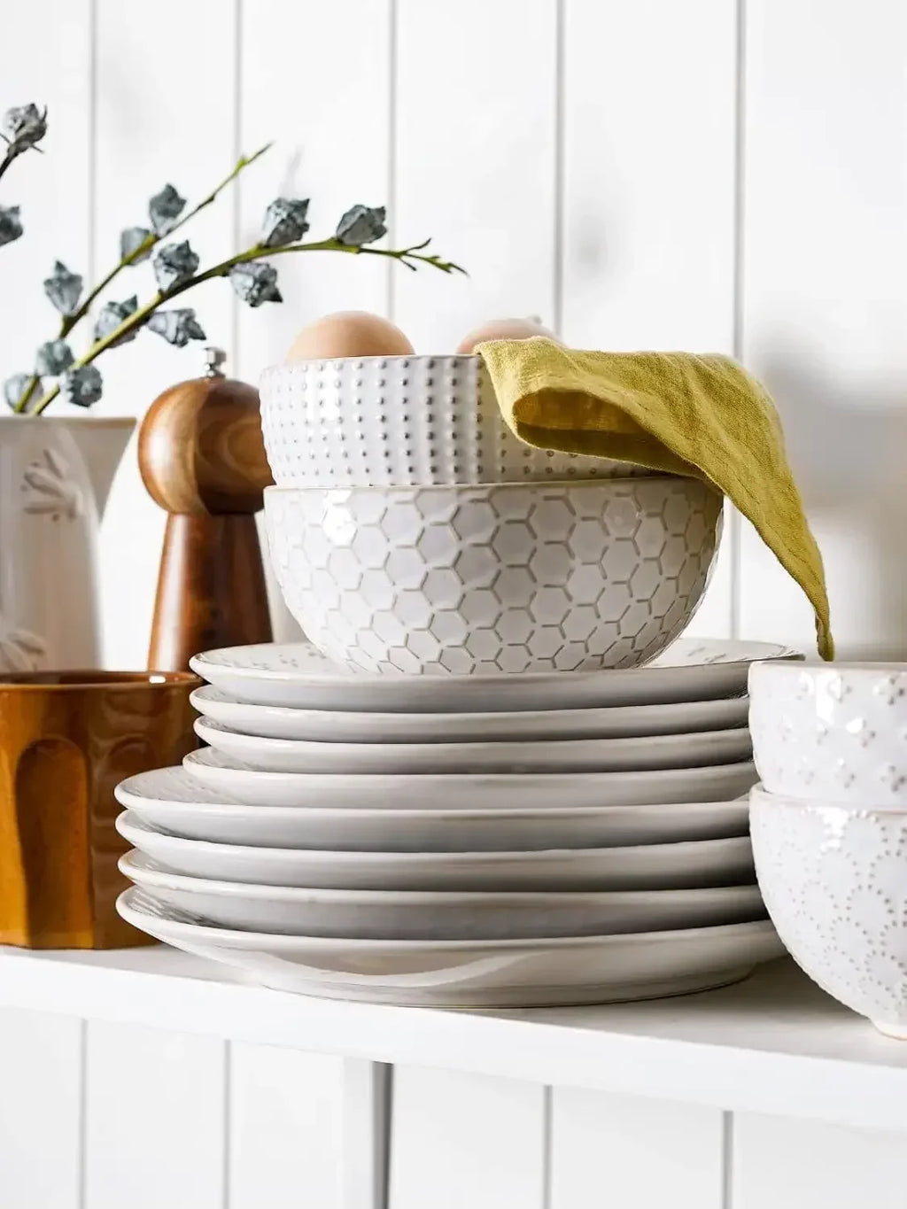 Dinnerware Sets 12 PCS, Ceramic Plates and Bowls Set (10" Dinner Plate + 8" Salad Dish + 26 oz